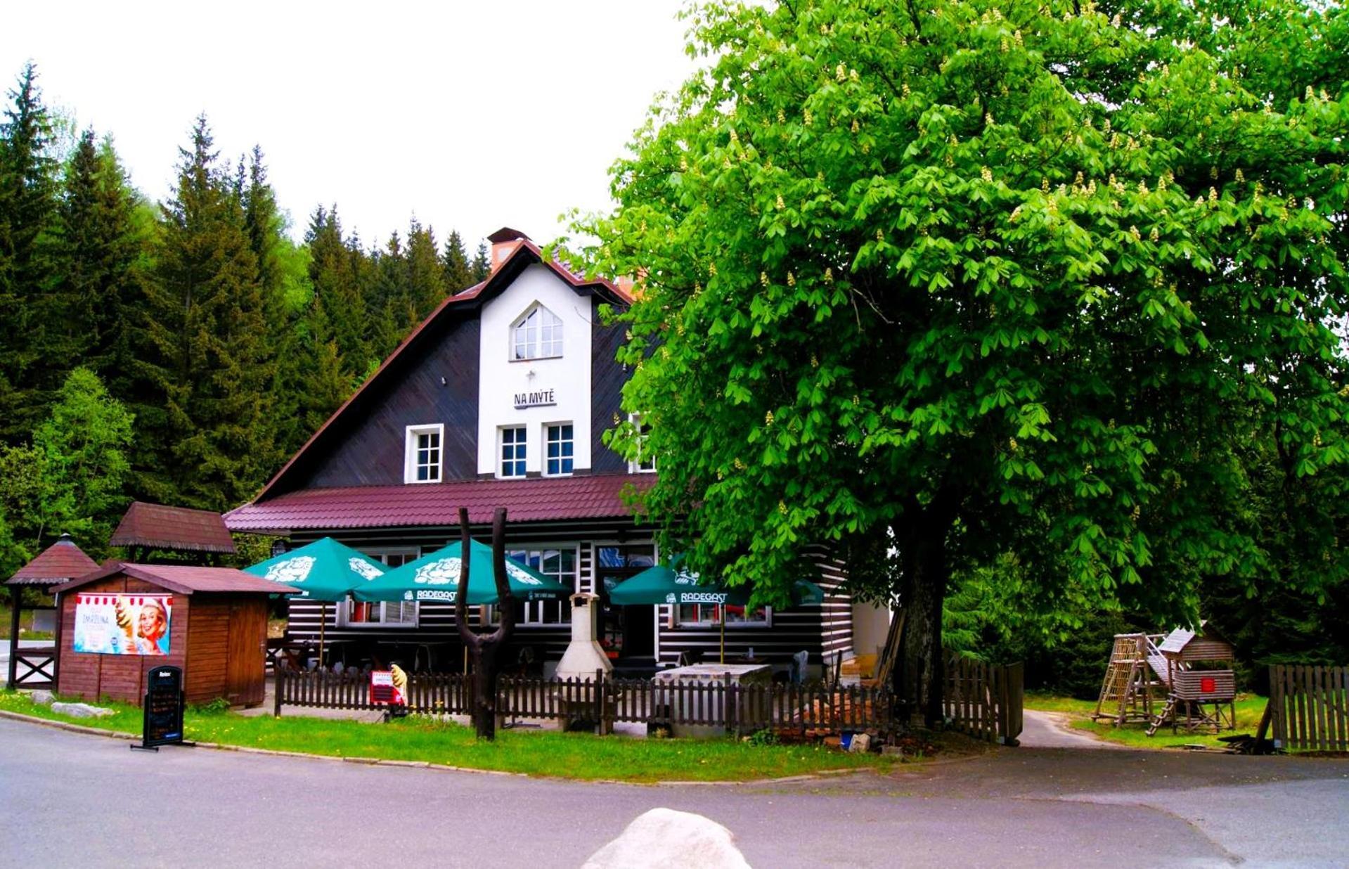Hotylek Na Myte Hotel Harrachov Eksteriør billede